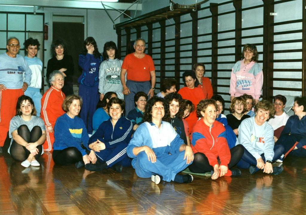 Agustí Nacente durant una classe de gimnàstica de la Sala femenina de la entitat, dedicada exclusivament a la secció rítmica i educativa i que va mantenir una gran afluència de sòcies als anys 80's i 90's.