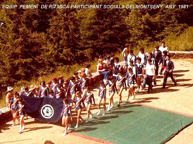 Campionats socials esportius del Barcelonès al Montseny (Fontmartina) 1981 - Desfilada de les participants del grup femení de Gimnàstica artística que van tenir una durada important durant la dècada dels anys 80's.