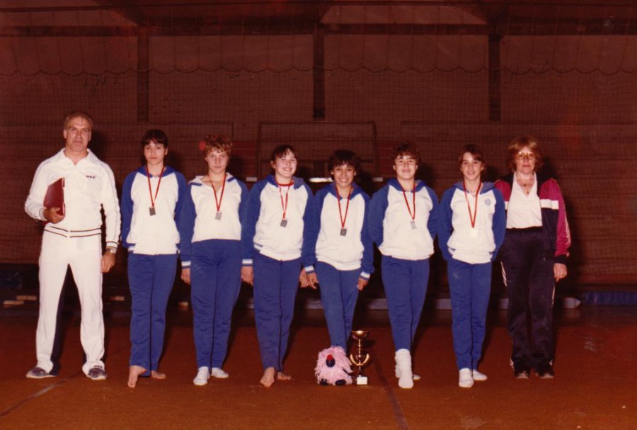 Aquest equip de Gimnàstica artística femenina, de la mà de n'Albert Penella, va assolir un nivell important en aquesta especialitat esportiva competint a nivell de Catalunya amb resultats força meritoris. Van ésser molt perseverants durant més d'una dècada i amb una continuïtat d'altres atletes durant les anys 90's. 