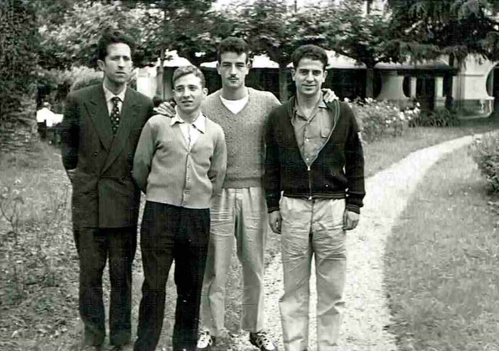 En aquesta foto històrica veiem reunits a la èlit de lAtletisme del GCB de la dècada dels anys 50s. de dreta a esquerra podem veure al marxador Pasqual Aparici, Oltra, Albert López, i Picola. Tots ells vam assolir marques molt notables en lAtletisme de catalunya i Espanya.