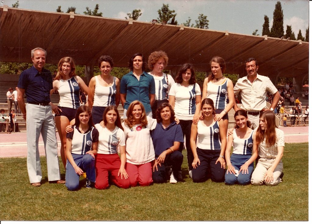 Equip destacat d'Atletisme femení de la dècada dels anys 70's. Destaquem a la foto: germanes Dalmau, Colomer, Laiseca, Teixidor, Madomar i els responsables de la secció: Suñé i Miranda.