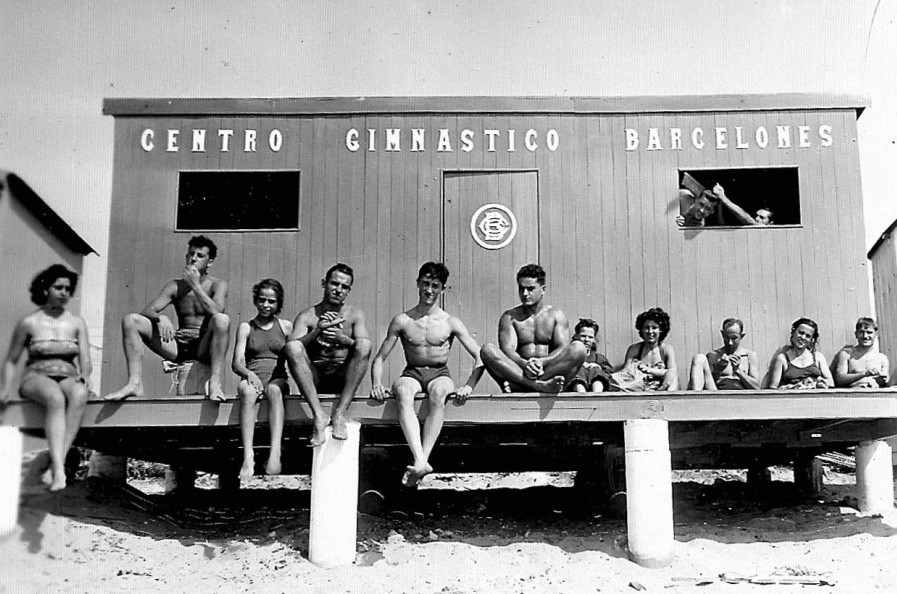 Caseta de Banys de Badalona del CGB instalada a la platja per activitats socio culturals.