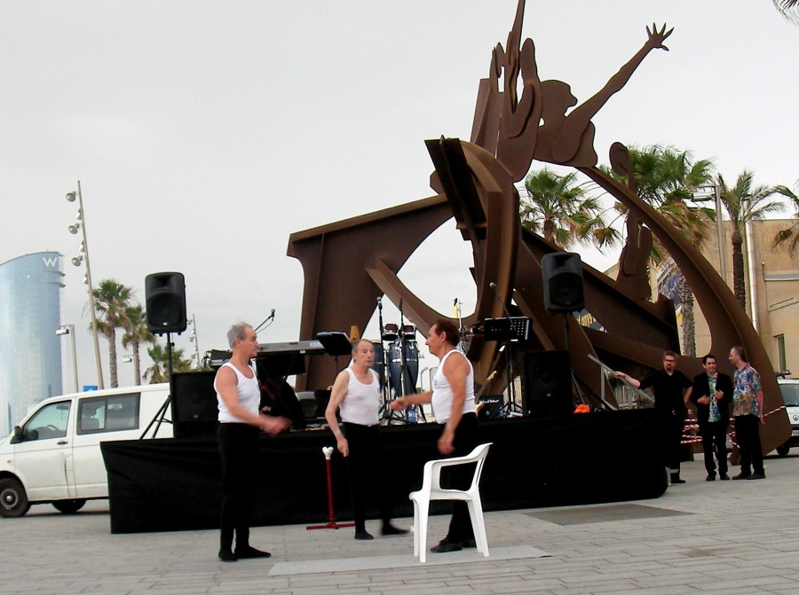 Participació del Conjunt Ornamental del CGRB a la Festa dels Casals de la Gent Gran de la Barceloneta al Juny de 2015 a la Plaça del Mar a Barcelona.