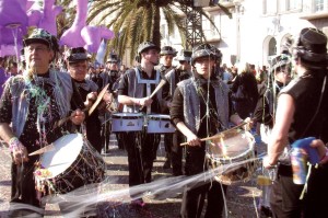 Banda giasol en la rua de Niça 2008.