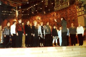 En la celebració del 15º aniversari de la comparsa,vam estrenar l'imne de la comparsa,en la Basilica de nostra senyora de Montserrat , amb la col.laboració desinteresada,per part de la direcció de la Montse Martínez