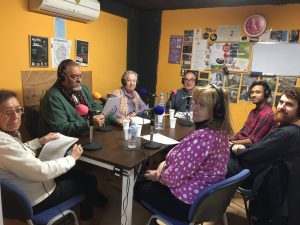L'equip de mediateca ràdio enregistrant el 155 amb bon humor
